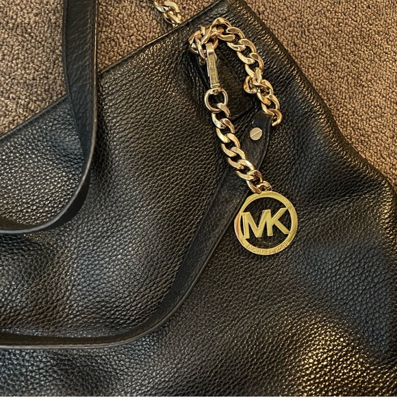 Michael Kors black pebbled leather shoulder bag with matching Wallet - Picture 14 of 17